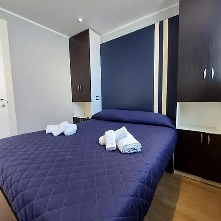Guest house La Stanza Sul Porto Di Piccina Piccina Con Bagno Privato E Terrazzino Vista Mare *