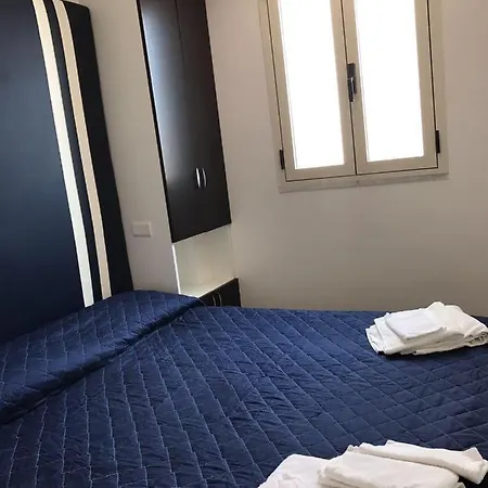 La Stanza Sul Porto Di Piccina Piccina Con Bagno Privato E Terrazzino Vista Mare Guest house *