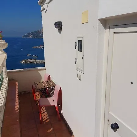 La Stanza Sul Porto Di Piccina Piccina Con Bagno Privato E Terrazzino Vista Mare Guest house Amalfi
