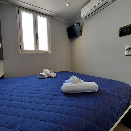 La Stanza Sul Porto Di Piccina Piccina Con Bagno Privato E Terrazzino Vista Mare Guest house *